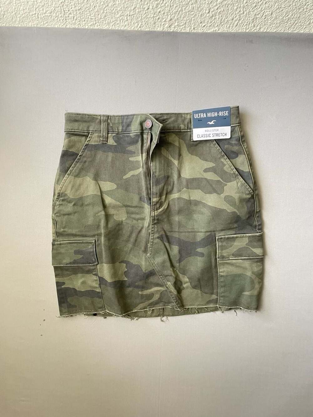 Hollister Ultra High-Rise Cargo Skirt Green Camouflage Size 7 W28